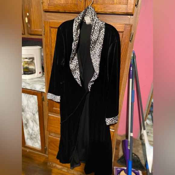 black cheetah print robe - Picture 2 of 2